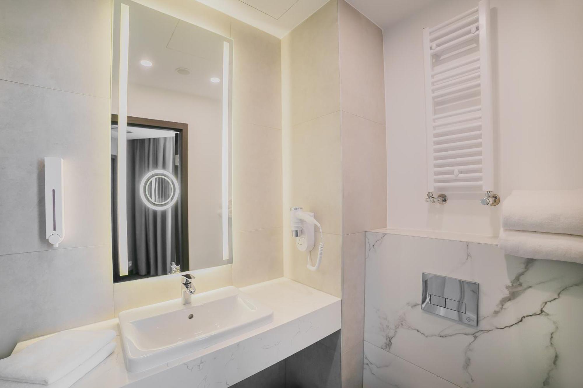 B&B Hotel Warsaw East Esterno foto